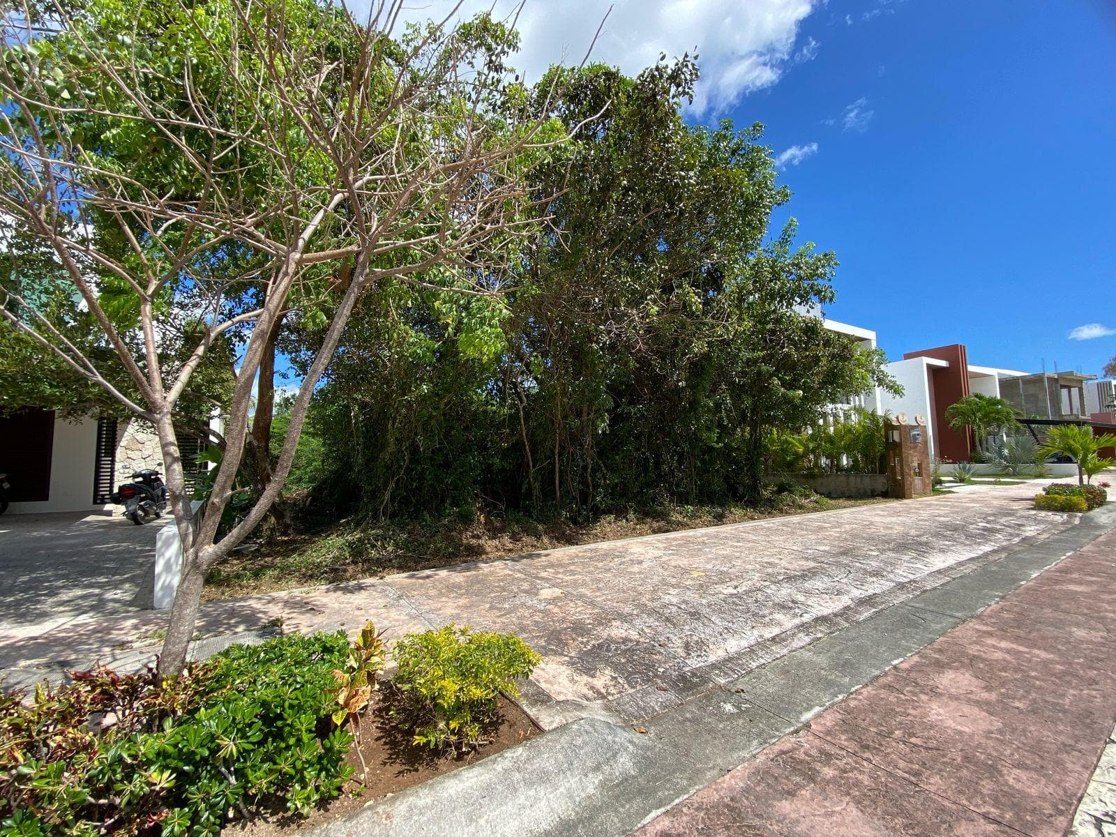 LAND FOR SALE IN LAGOS DEL SOL, CANCÚN, WITH LAKEFRONT PROPERTY