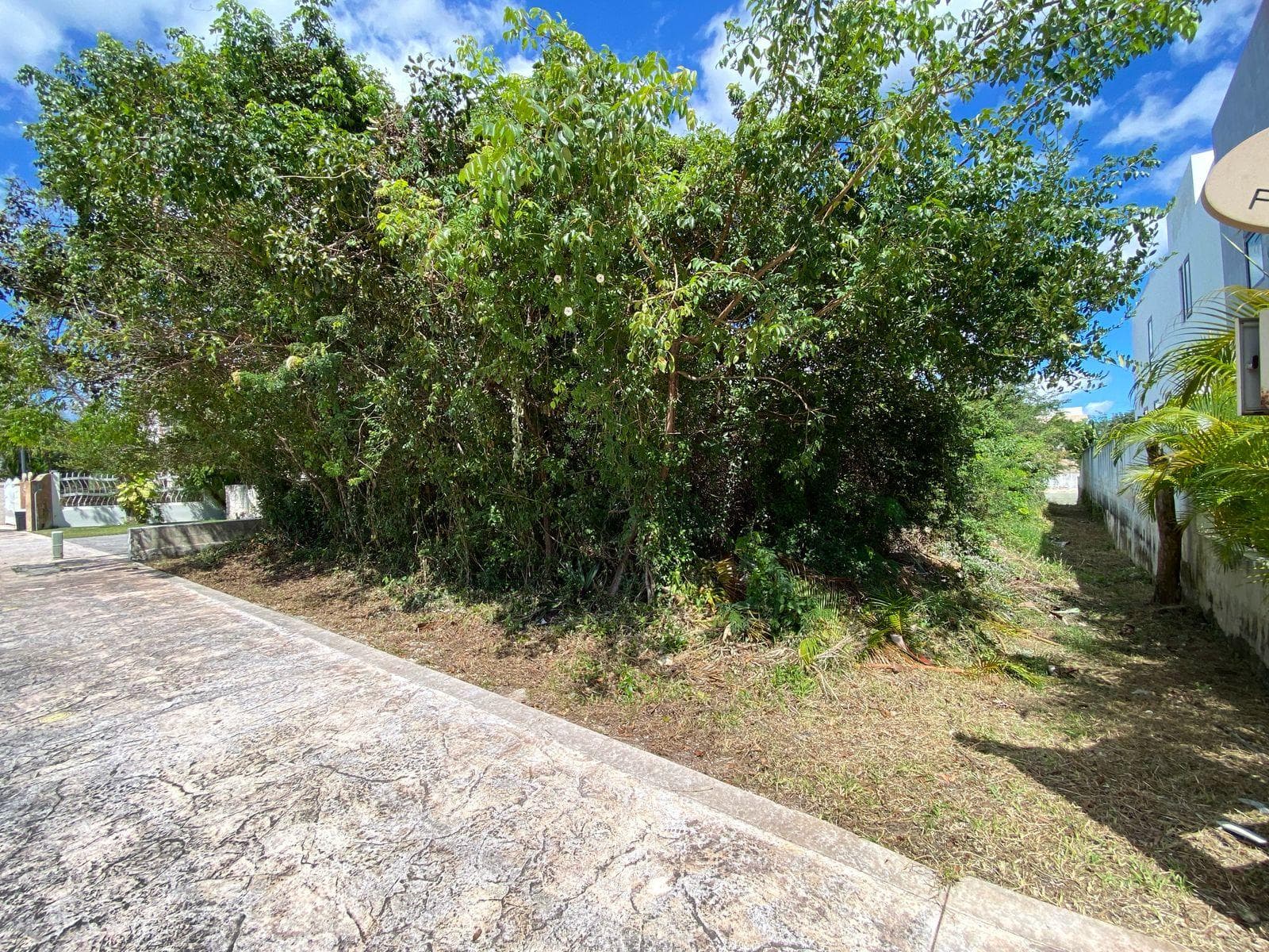 LAND FOR SALE IN LAGOS DEL SOL, CANCÚN, WITH LAKEFRONT PROPERTY