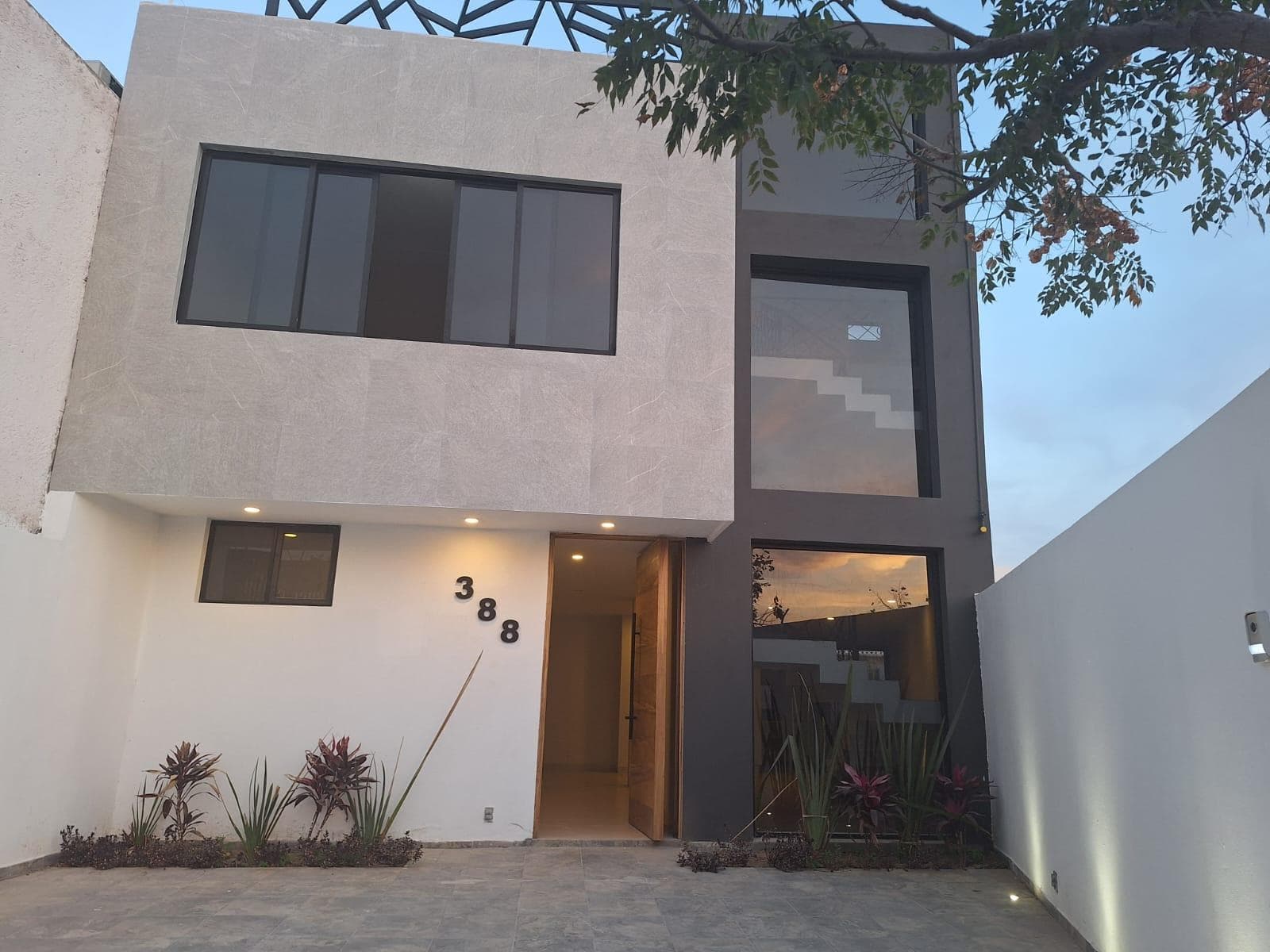 Casa con 4 recámaras en 3 niveles y Roof Garden en Mayorca