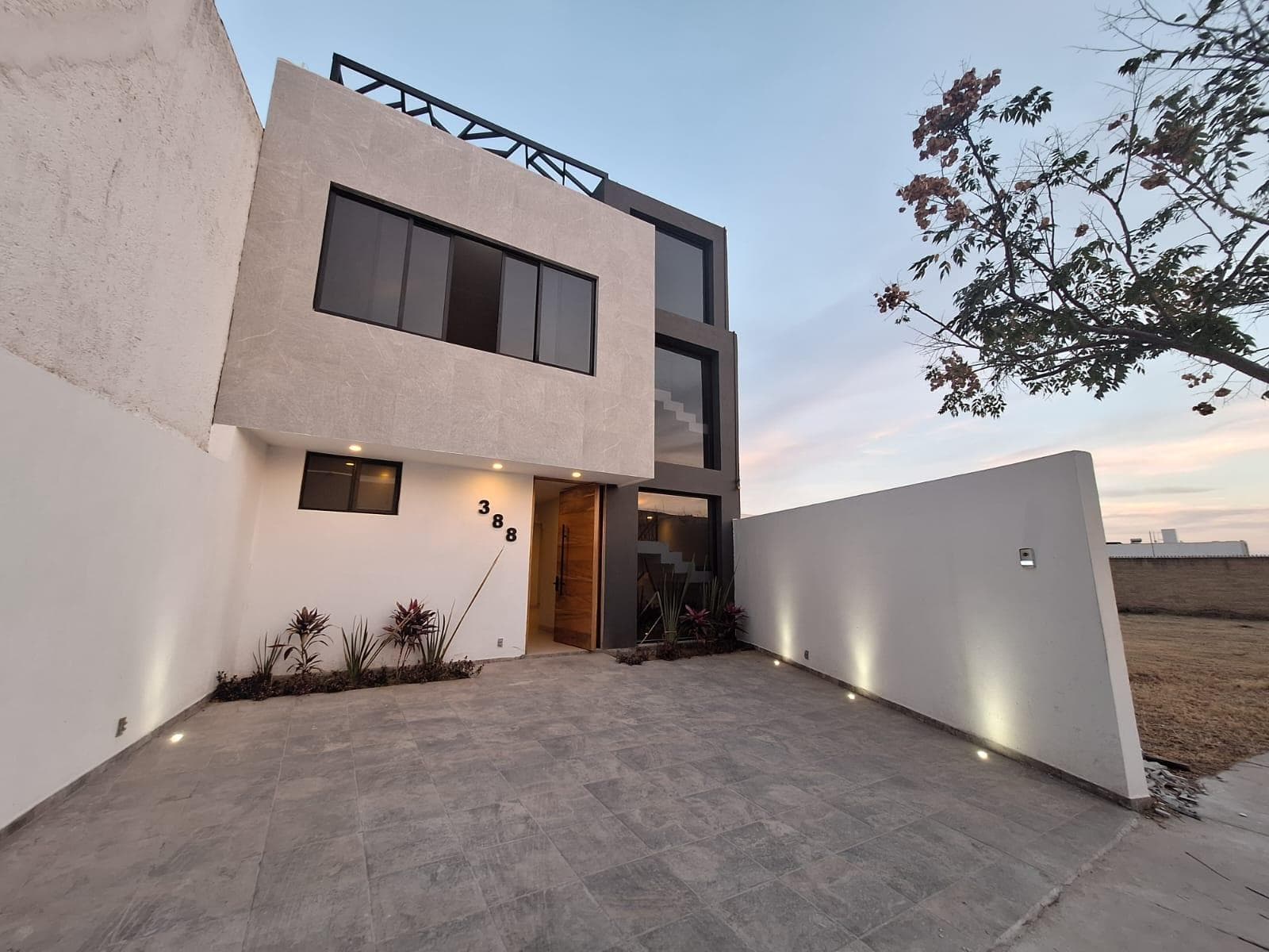 Casa con 4 recámaras en 3 niveles y Roof Garden en Mayorca