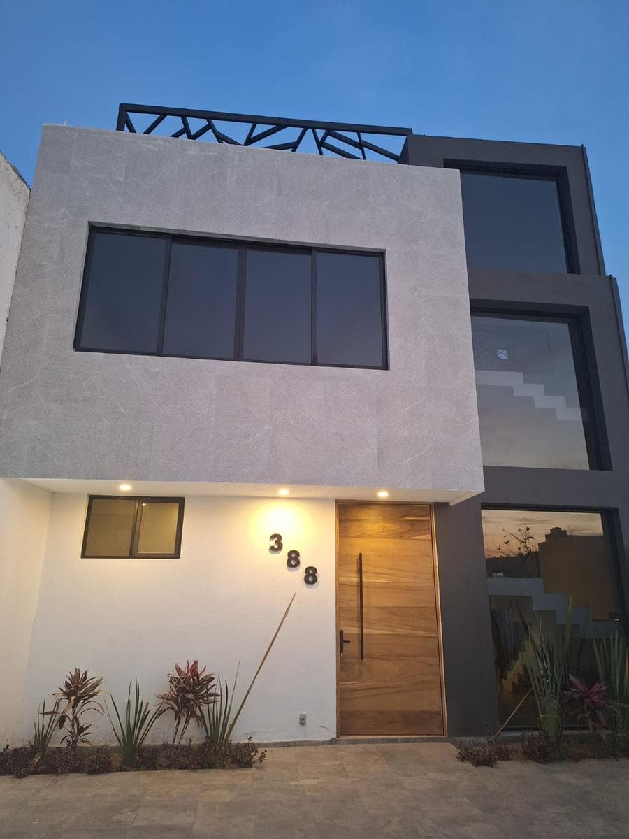Casa con 4 recámaras en 3 niveles y Roof Garden en Mayorca