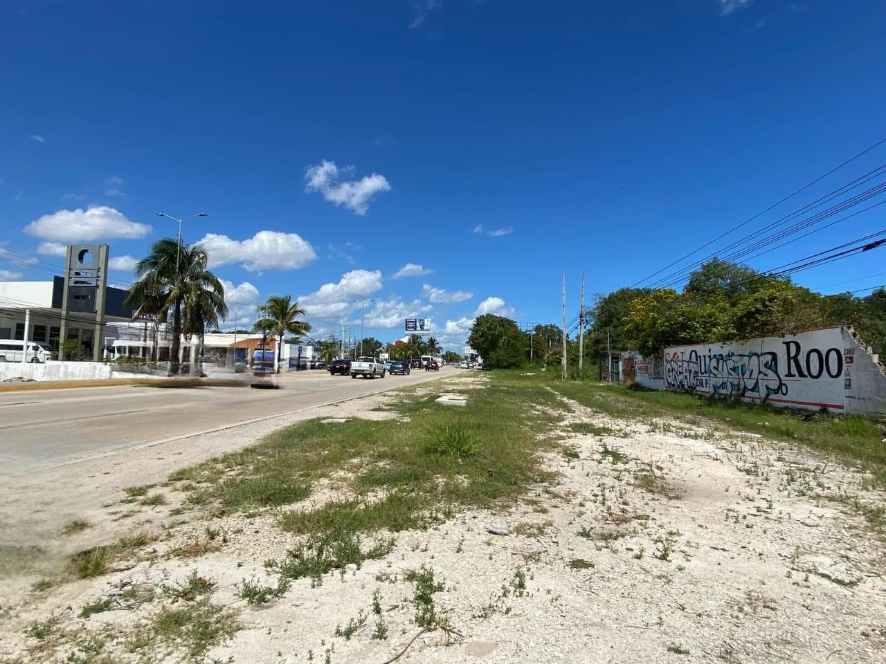 LAND FOR SALE IN CANCÚN ON AV. LUIS DONALDO COLOSIO, ZONED FOR MIXED-USE DEVELOPMENT
