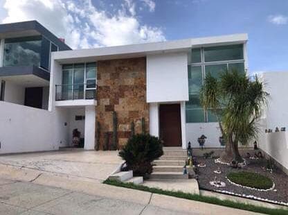 Casa en Porta Toscana con 3 recámaras con baño y excelente vista a la Presa