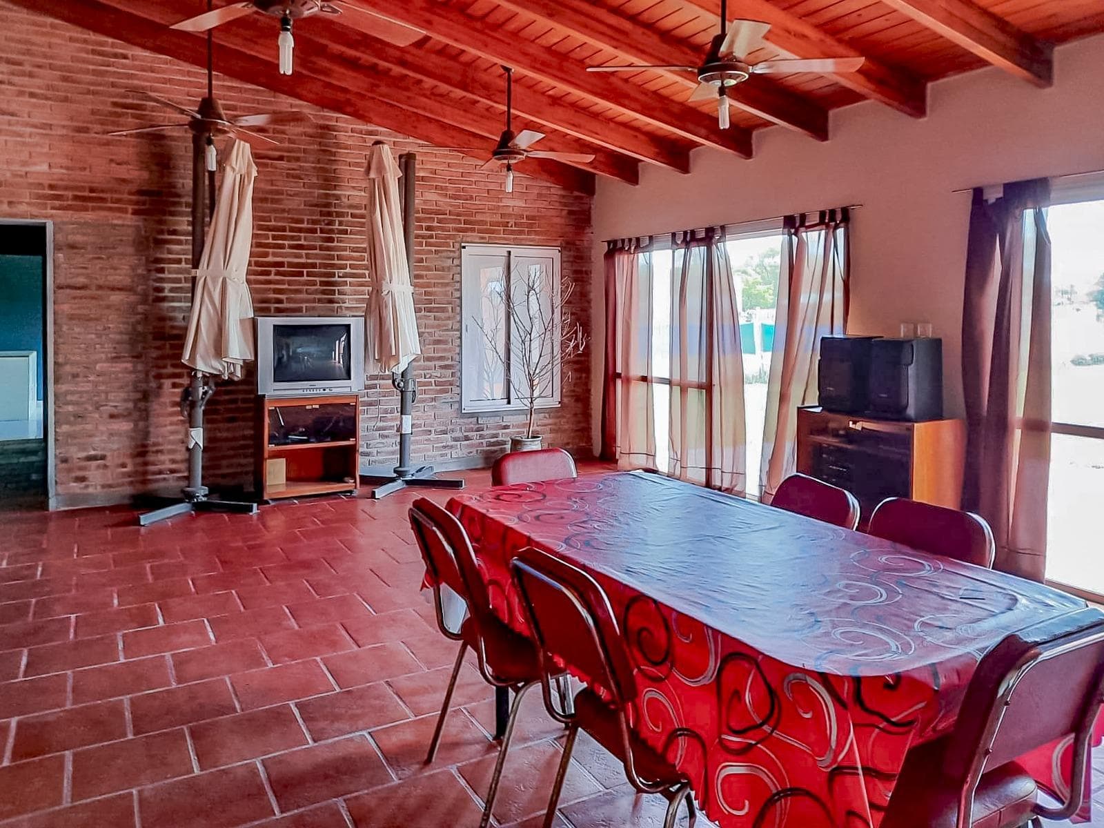 FOR SALE | TRADE - 2-bedroom house with a pool and barbecue area - Luis Palacios, San Lorenzo.