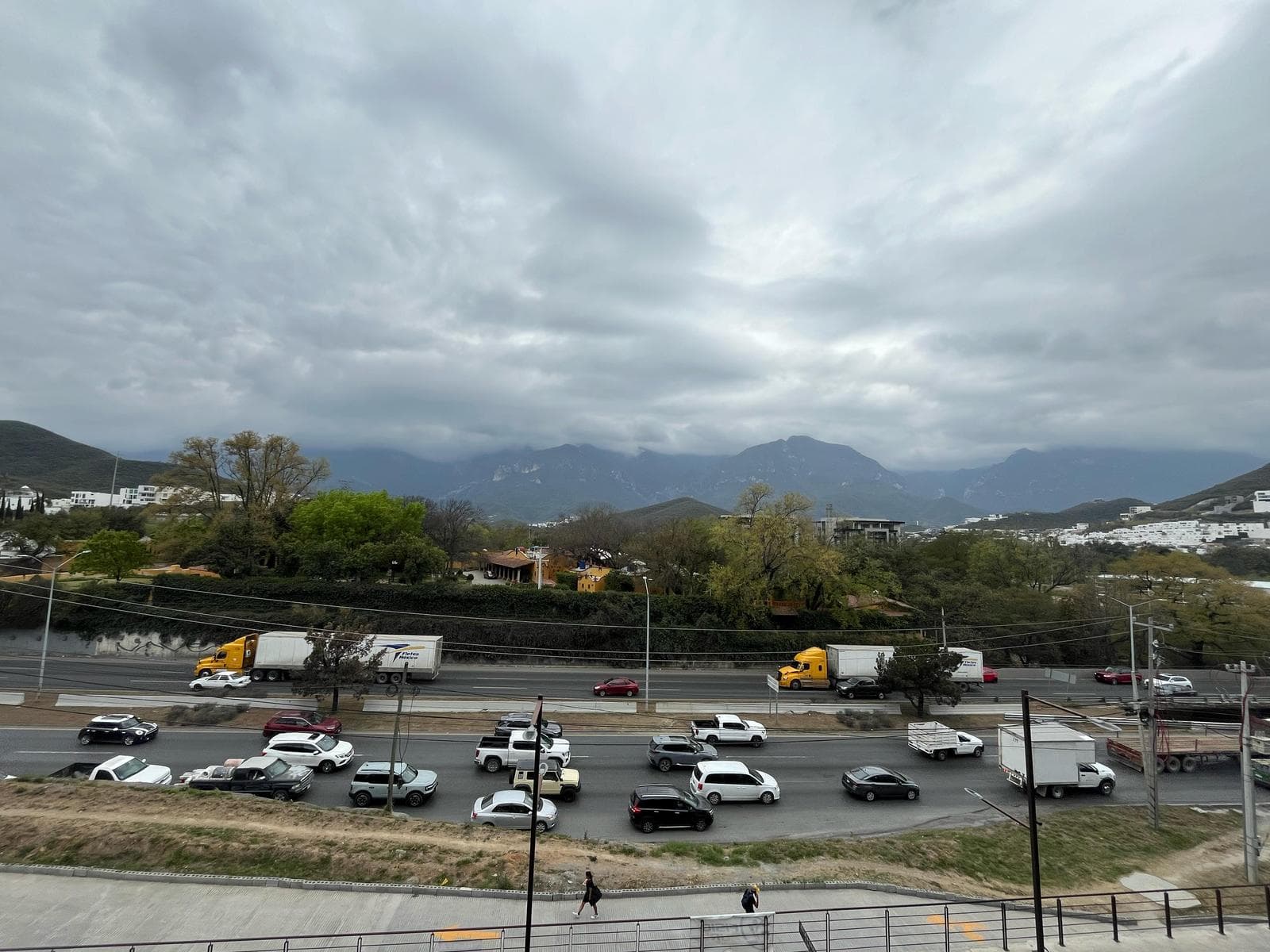 COMMERCIAL SPACE FOR RENT ON THE NATIONAL HIGHWAY