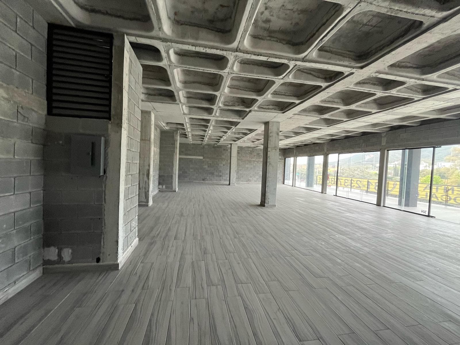 COMMERCIAL SPACE FOR RENT ON THE NATIONAL HIGHWAY
