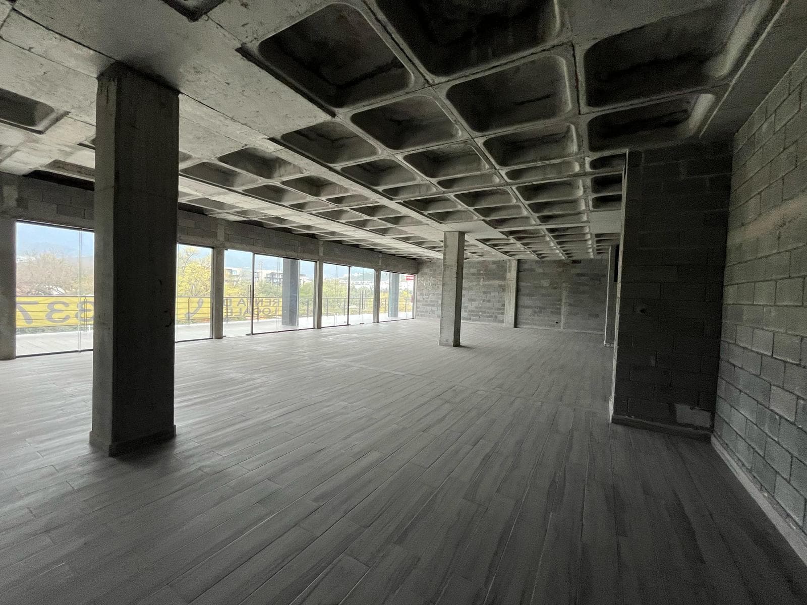 COMMERCIAL SPACE FOR RENT ON THE NATIONAL HIGHWAY
