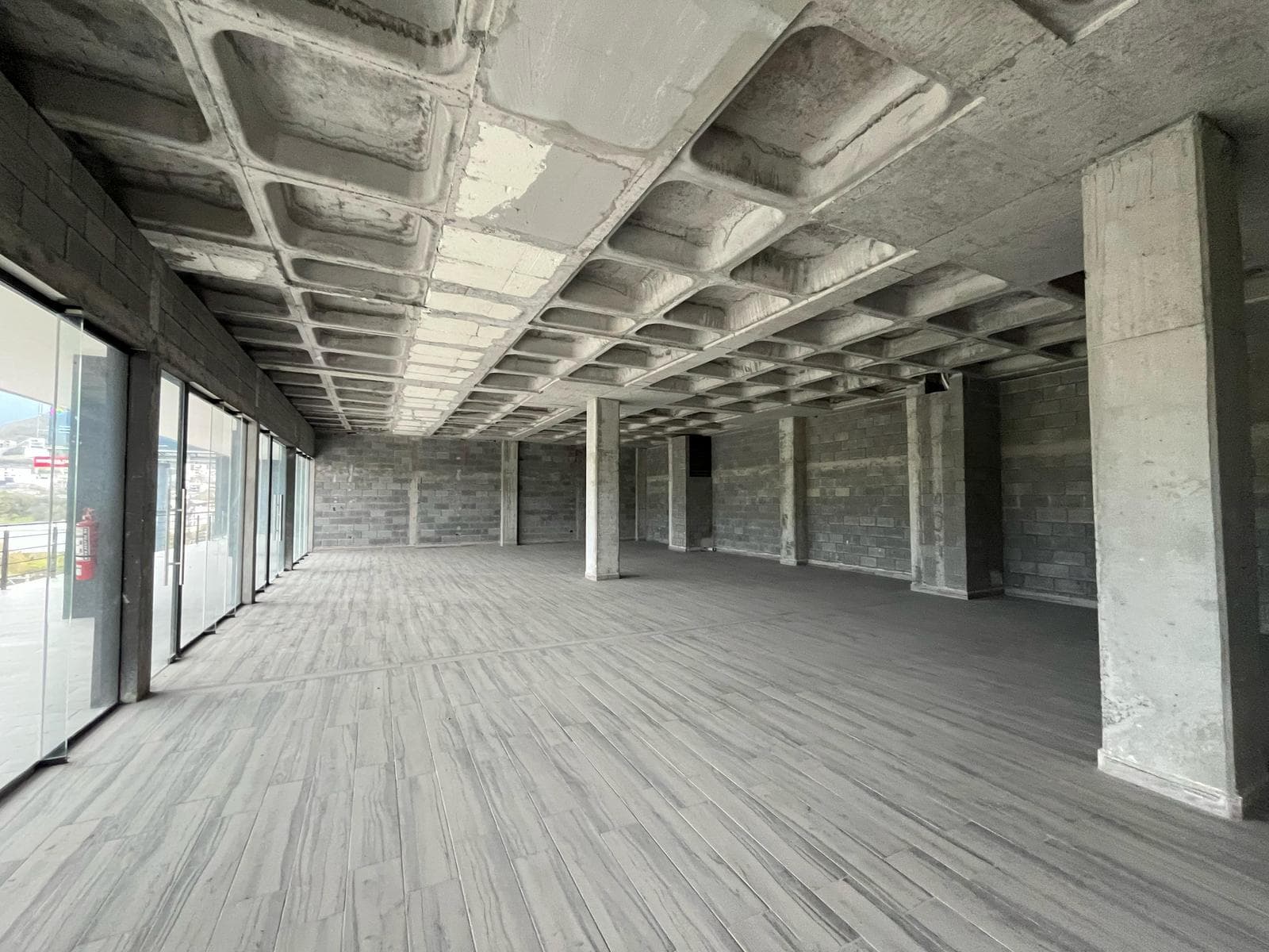 COMMERCIAL SPACE FOR RENT ON THE NATIONAL HIGHWAY