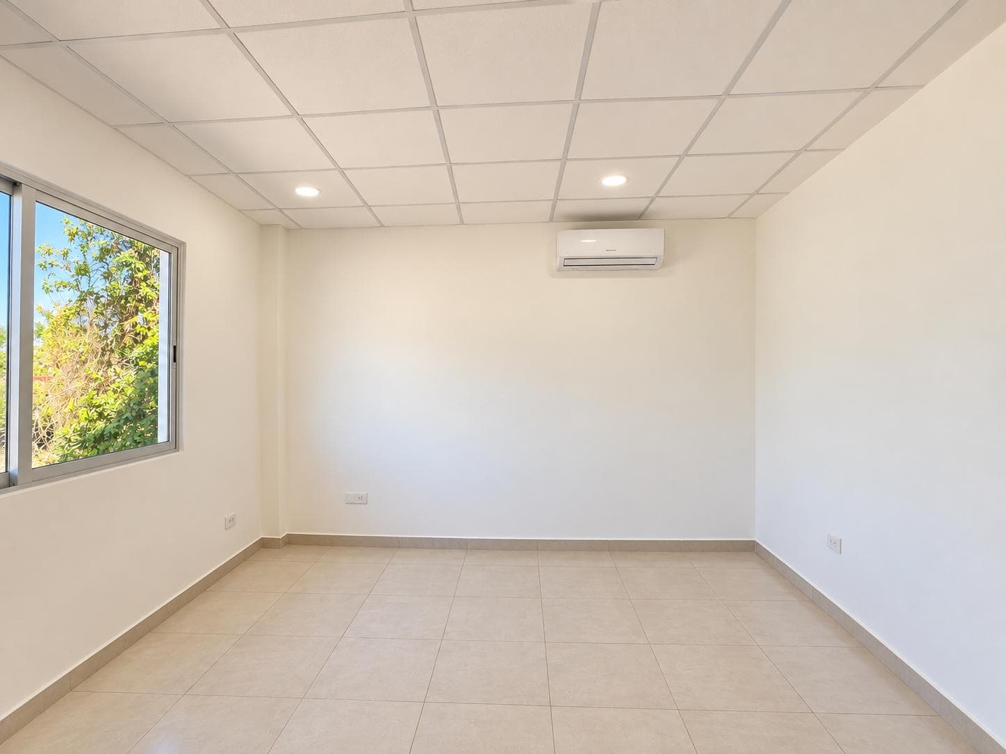Office for Rent in Playacar, Playa del Carmen | 36 m² Parking