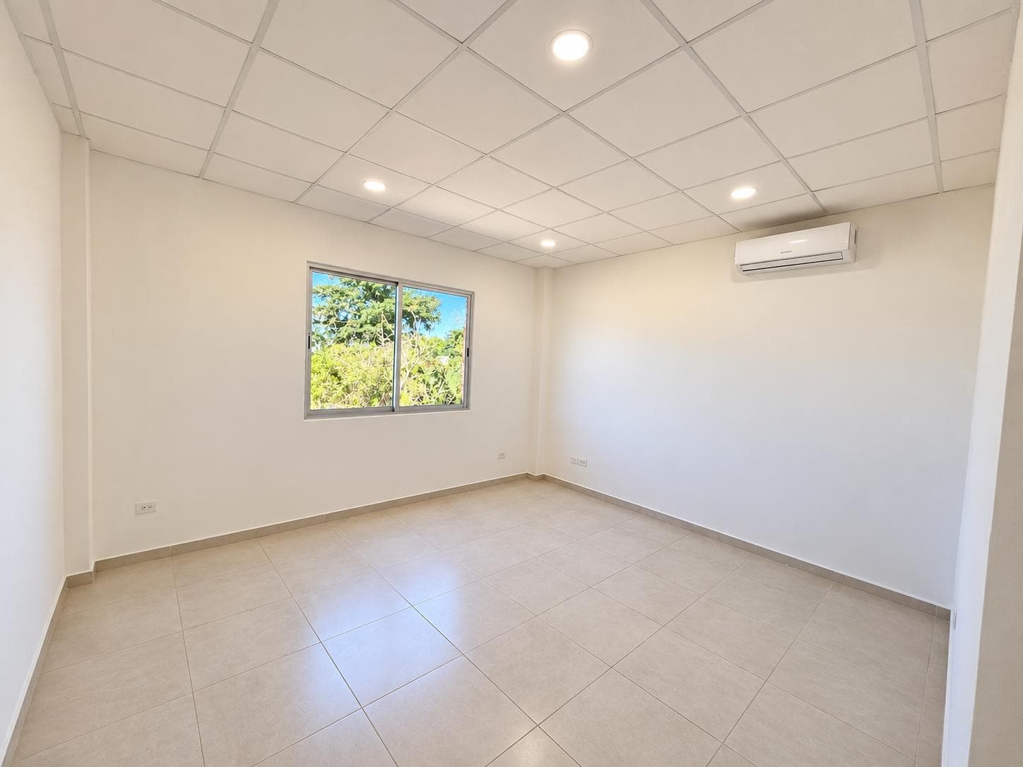 Office for Rent in Playacar, Playa del Carmen | 36 m² Parking
