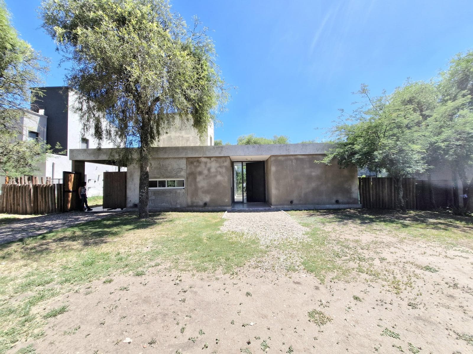Valle del Golf - For Sale - 2-Bedroom House - 800 m² Lot - Pool