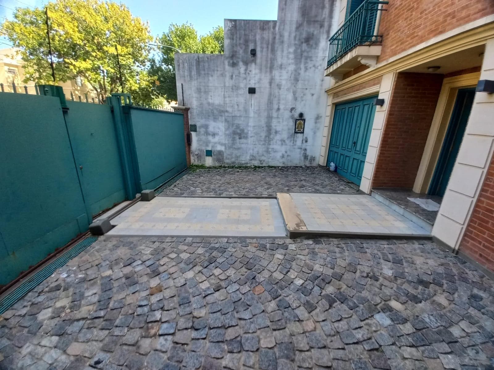 4-room house for sale with a garden, pool, and 3-car garage in Villa Devoto
