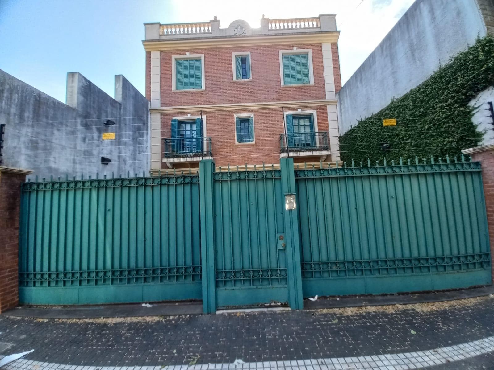 4-room house for sale with a garden, pool, and 3-car garage in Villa Devoto