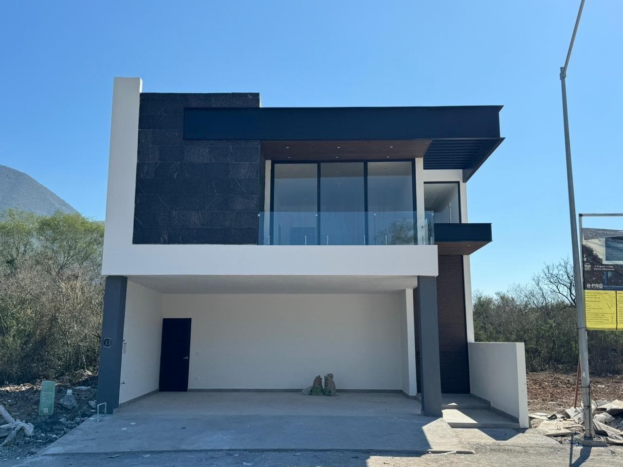 HOUSE FOR SALE IN AYSSO RESIDENCIAL, SANTIAGO, N.L.