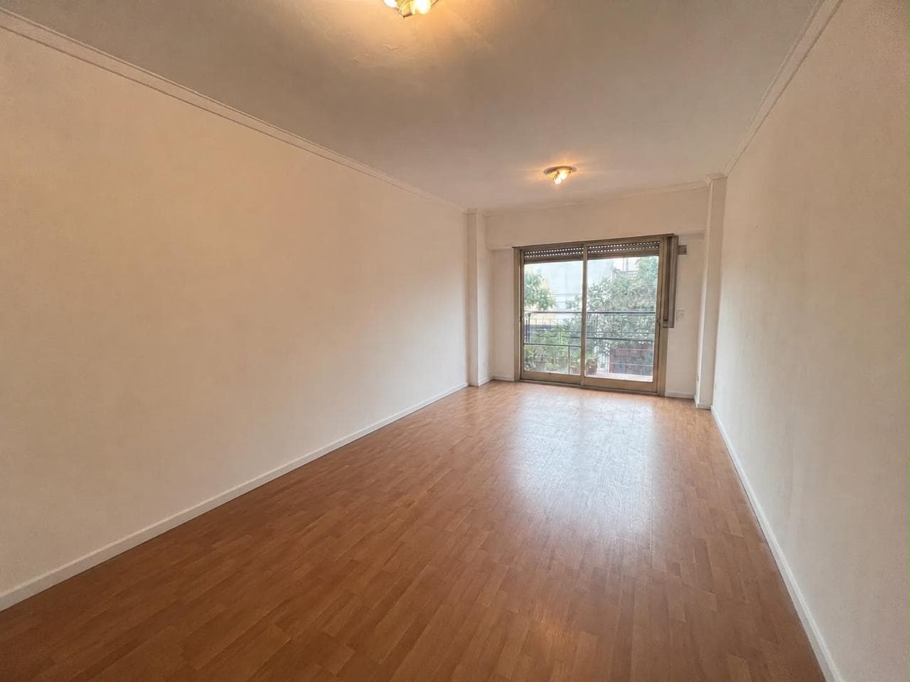 For Sale, Apartment, 3 Rooms, Balcony, Front-Facing, Laundry Room, Flowers