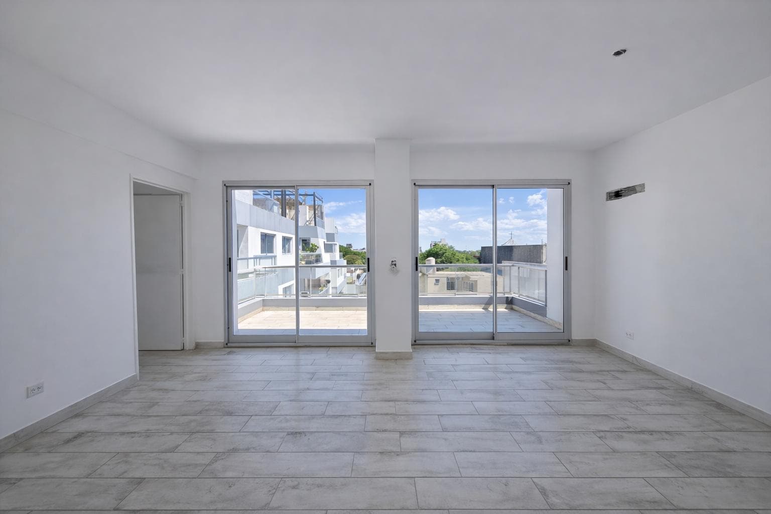 APARTMENT FOR SALE—HOUSE-LIKE SPACE—QUALIFIES FOR MORTGAGE—OPTIONAL PARKING SPACE