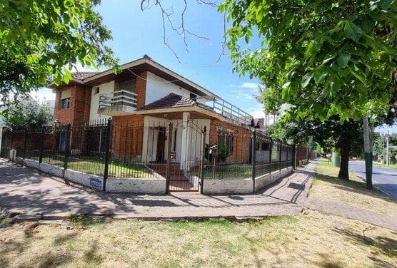VENTA CASA 4 AMBIENTES . ADROGUE