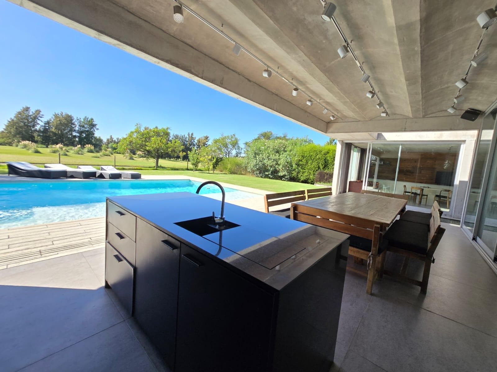 6-Bedroom House in El Golf, Nordelta - Tigre