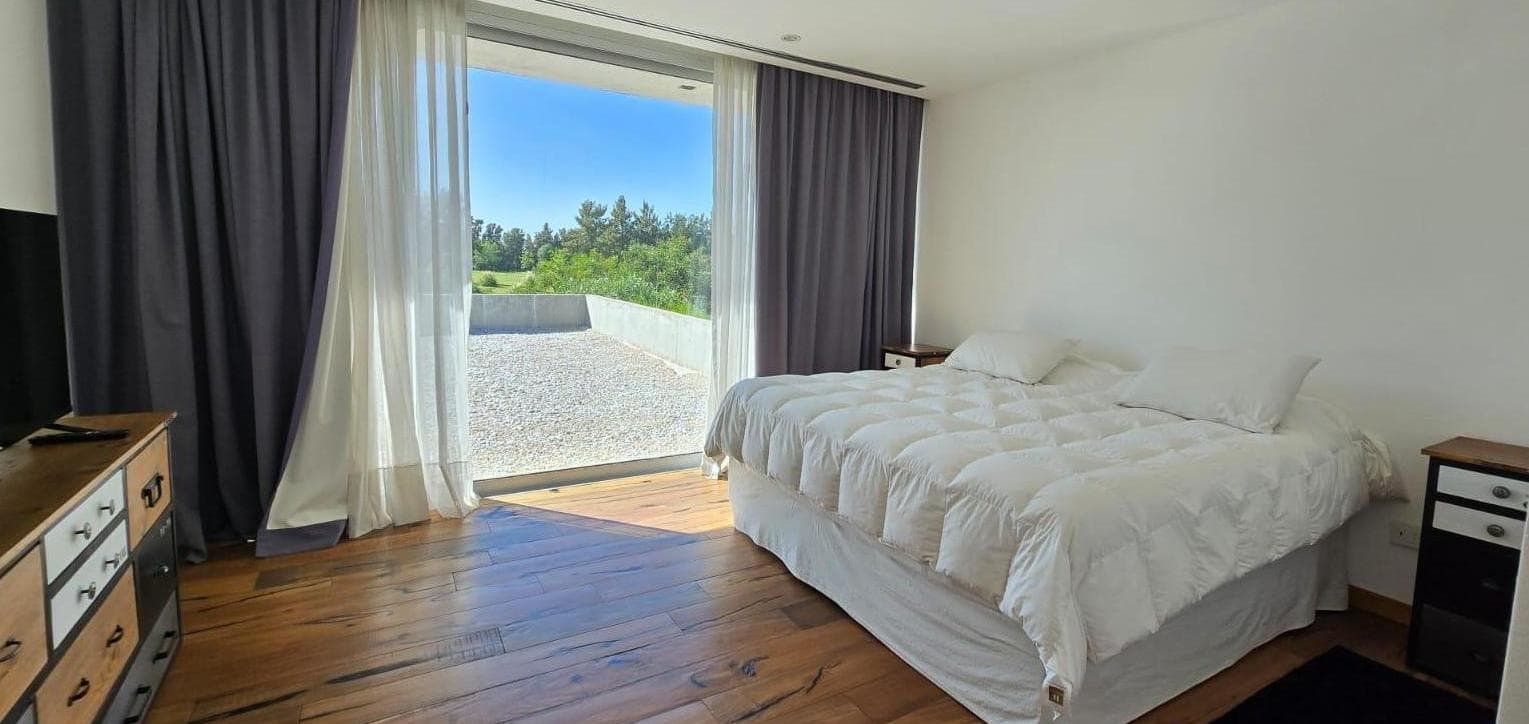 6-Bedroom House in El Golf, Nordelta - Tigre