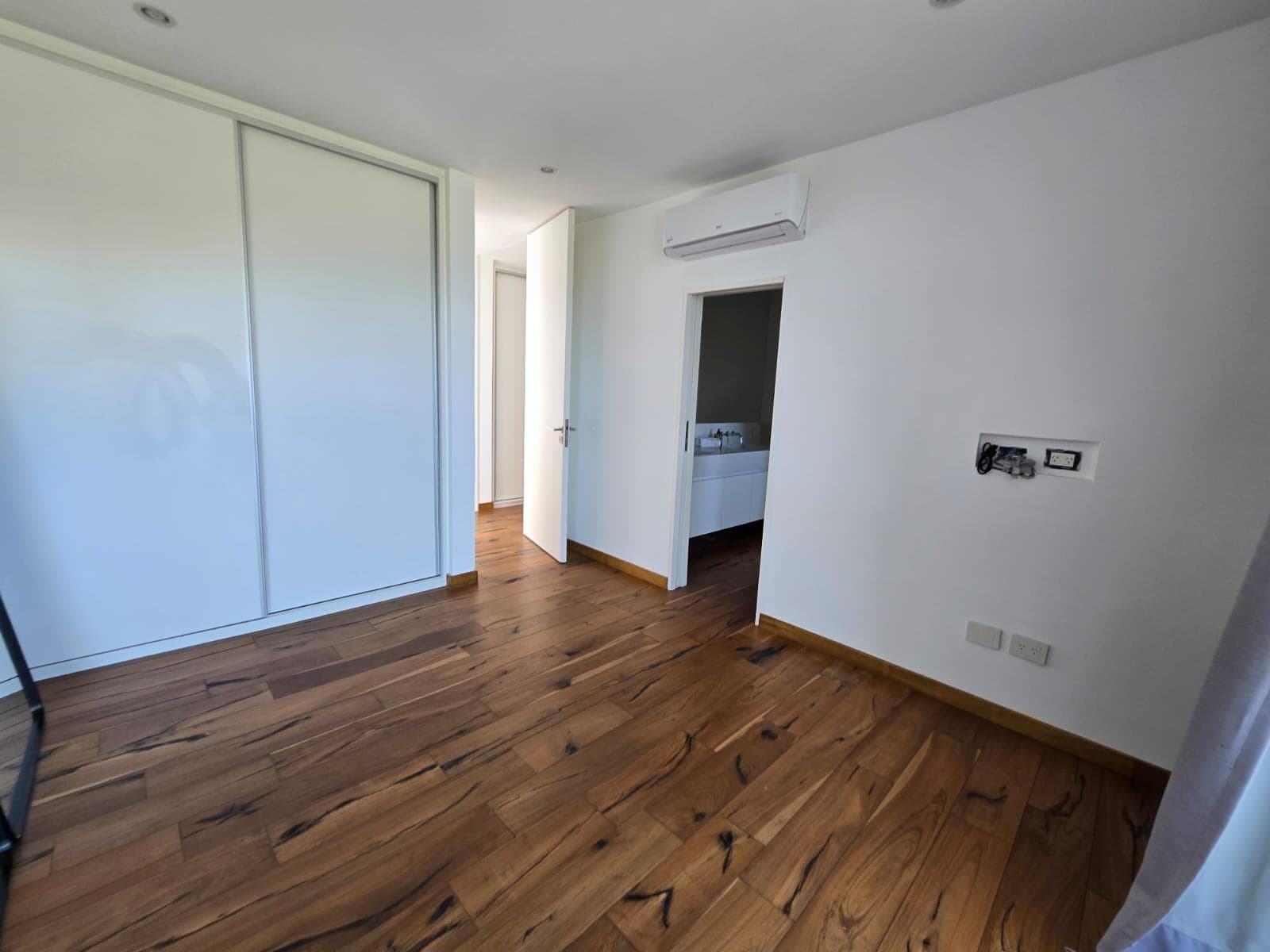 6-Bedroom House in El Golf, Nordelta - Tigre