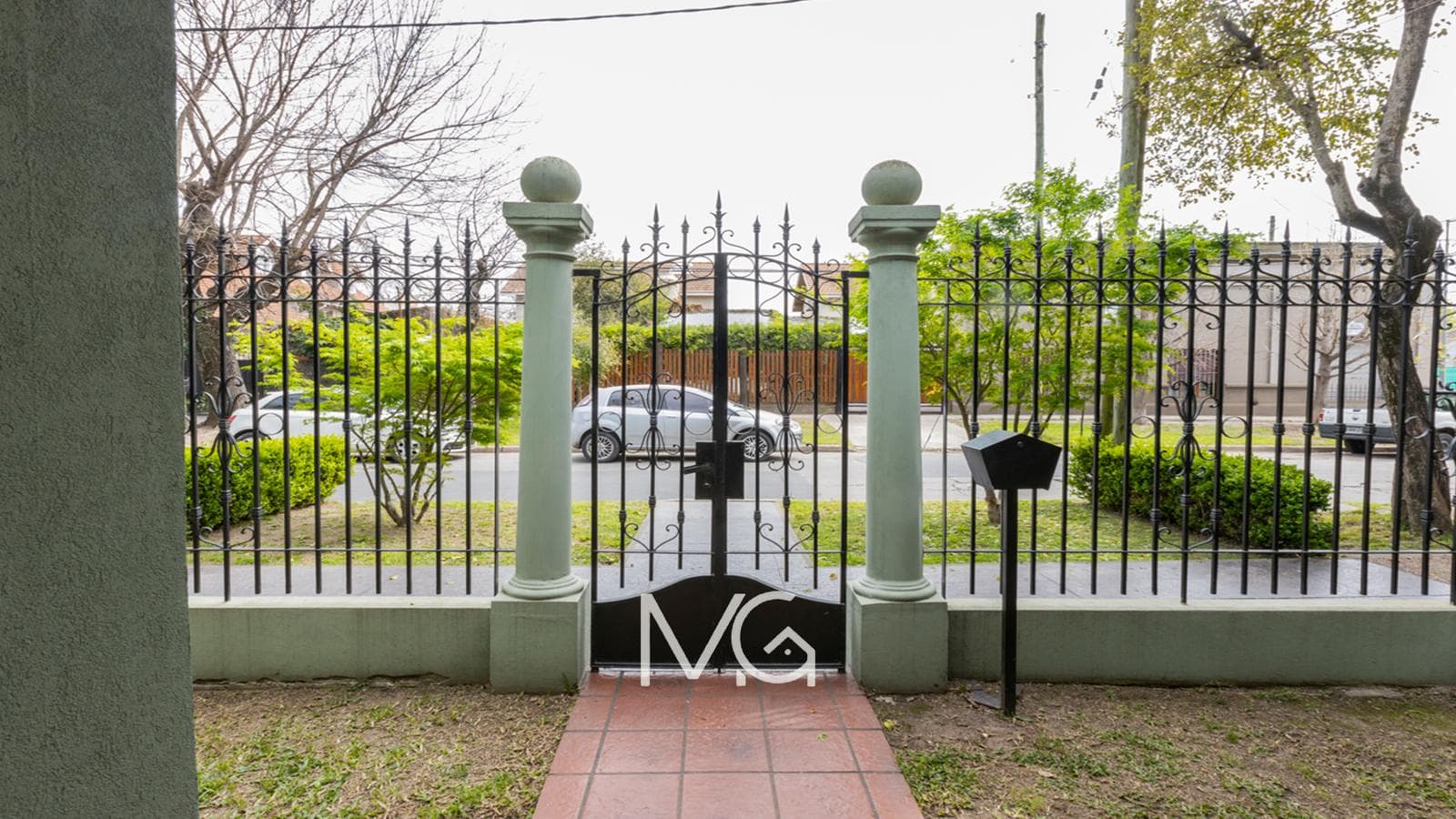 3-Room House for Sale with Garden in Adrogue—Excellent Opportunity