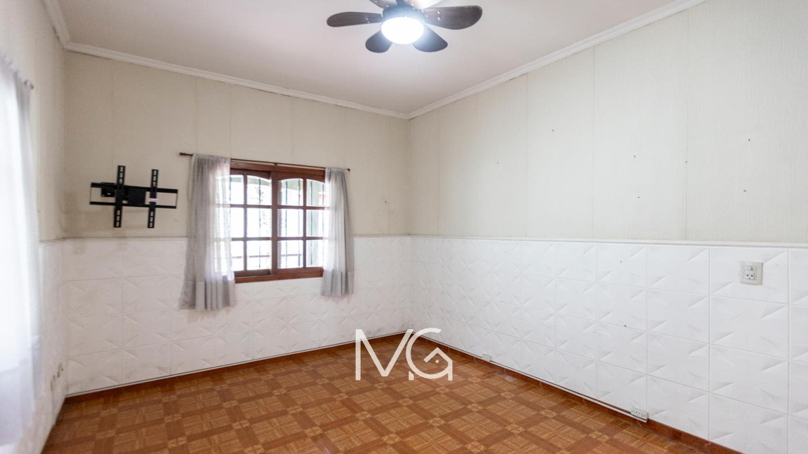 3-Room House for Sale with Garden in Adrogue—Excellent Opportunity