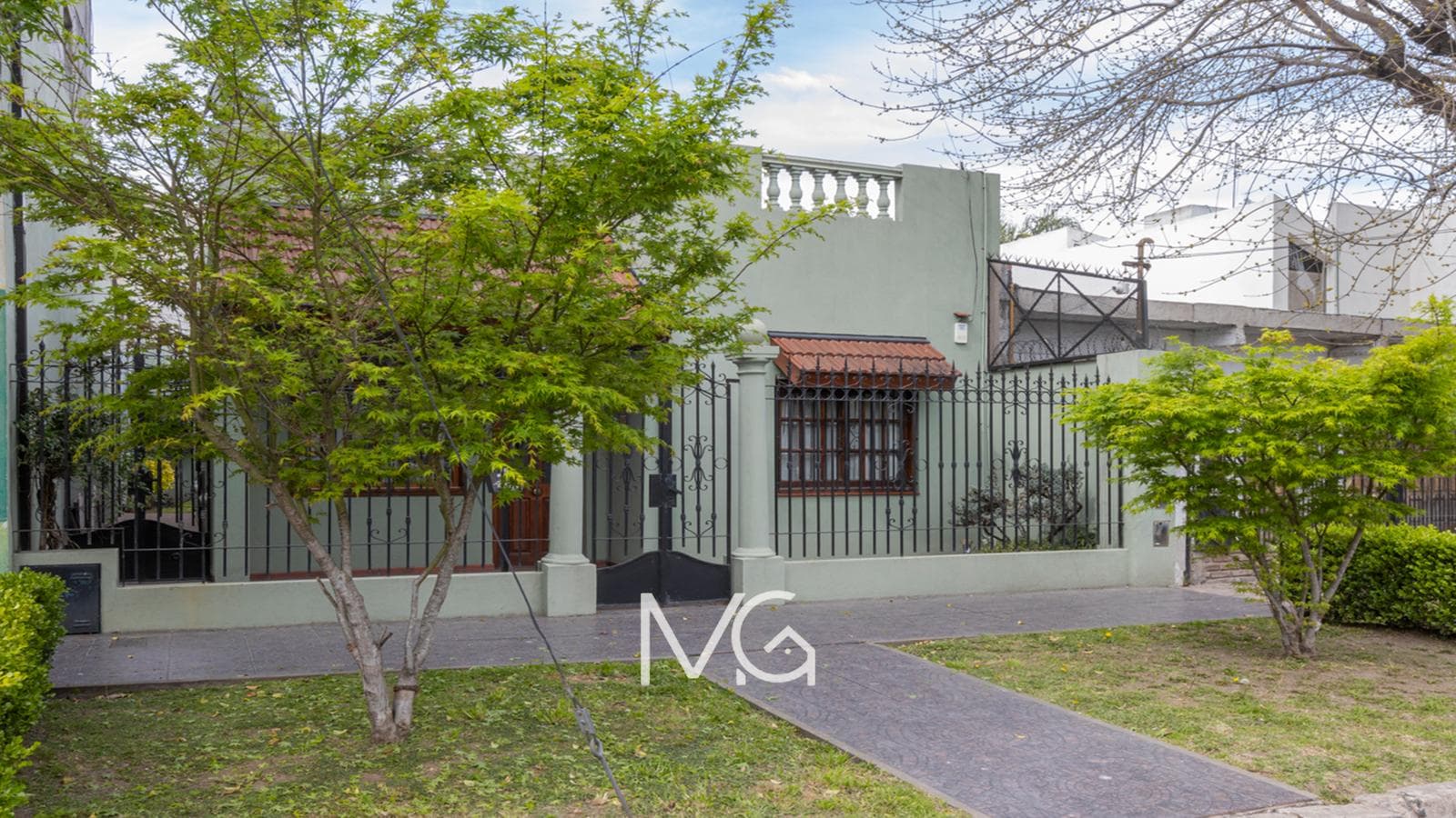 3-Room House for Sale with Garden in Adrogue—Excellent Opportunity