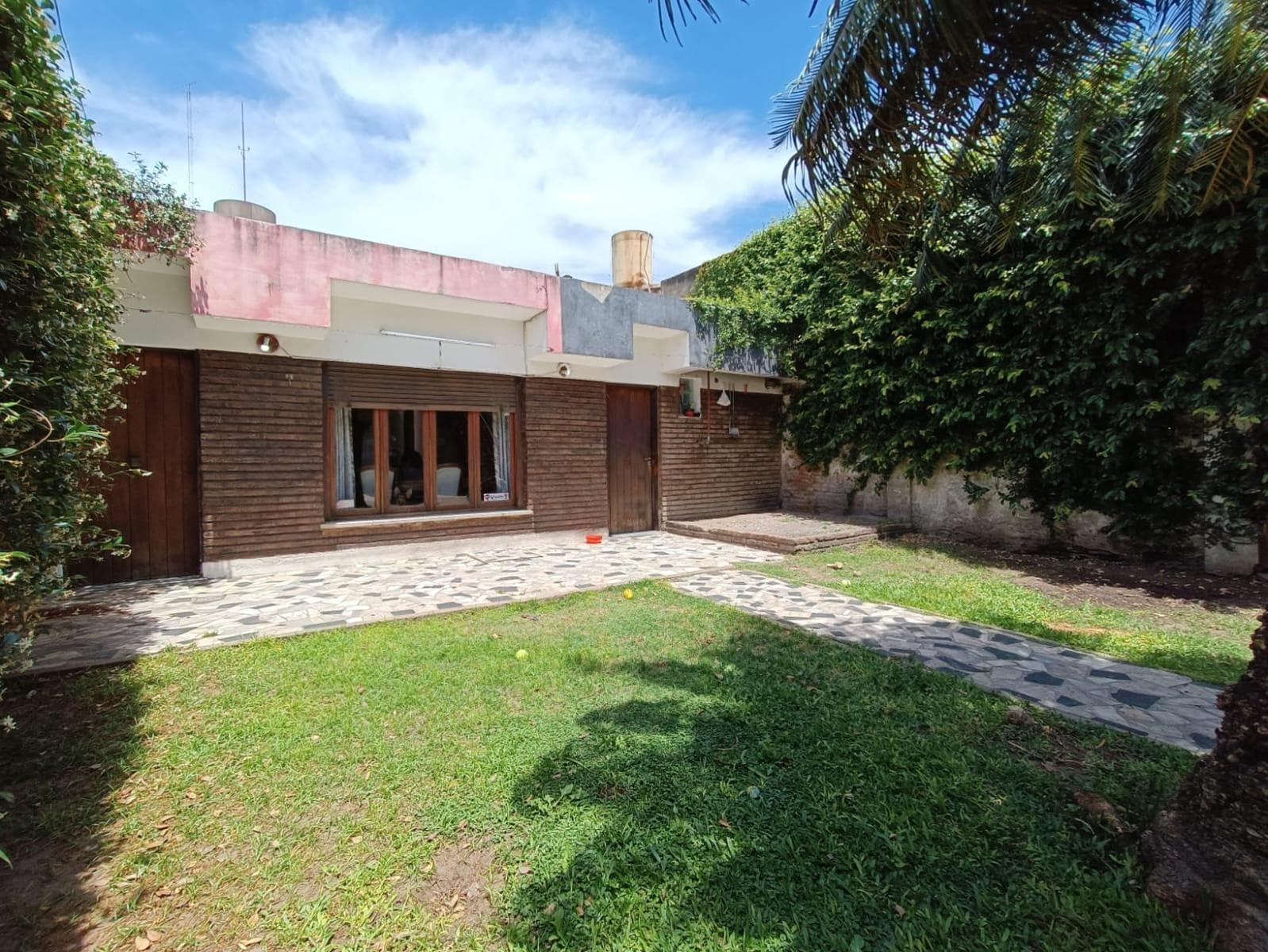 FOR SALE | TRADE - 2-bedroom row house with a yard. Las Heras, Rosario.