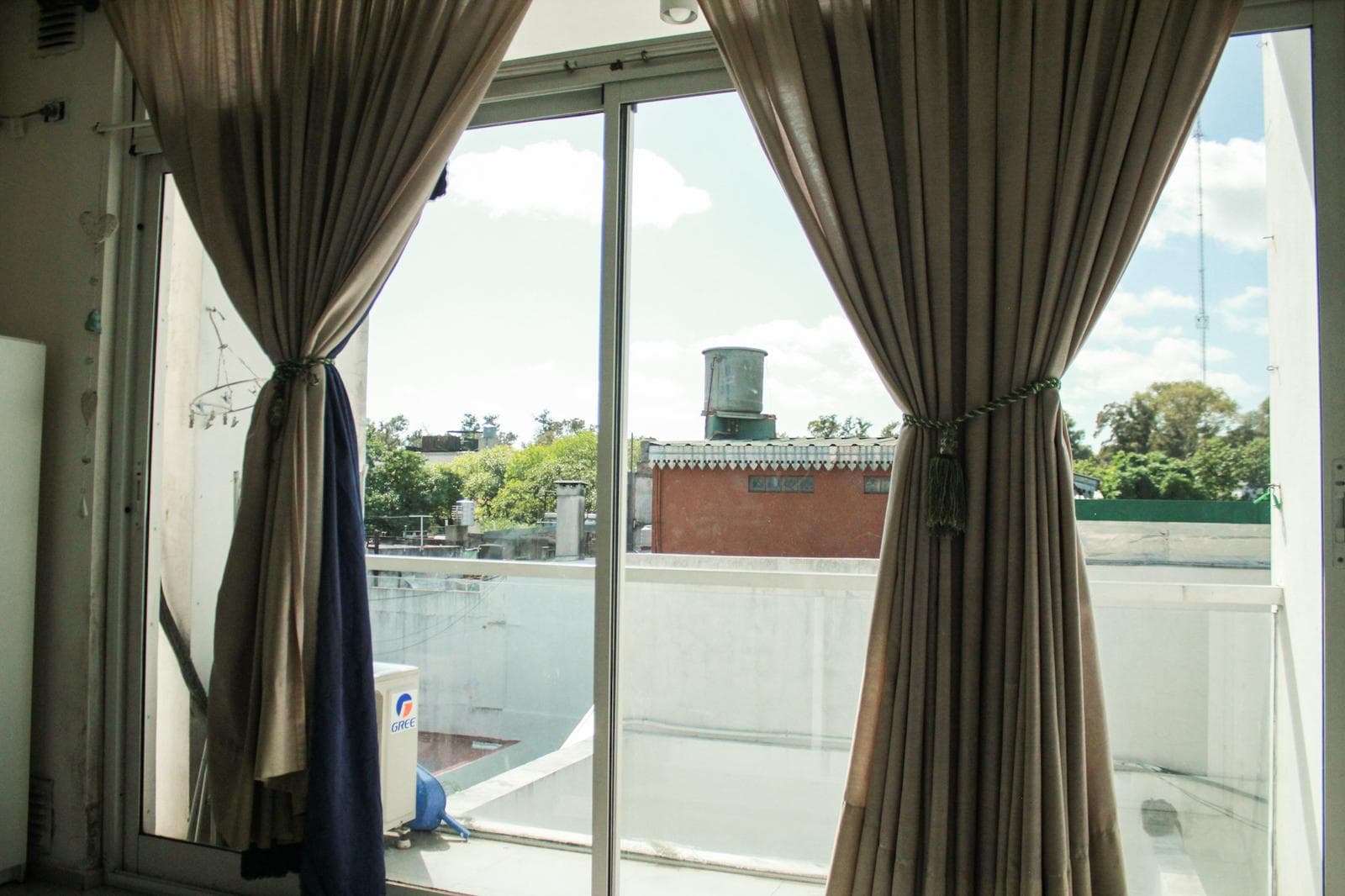 Spacious studio apartment, can be divided into two rooms, with a balcony in Agronomía, Villa del Parque!!!