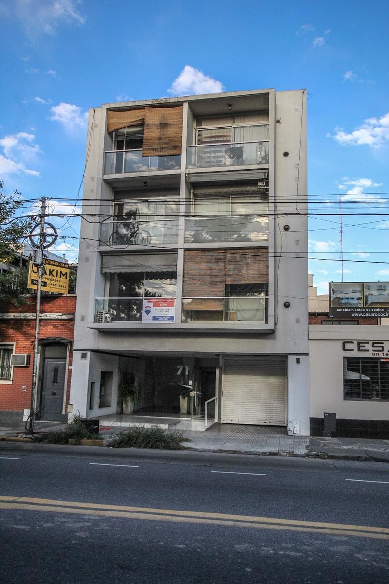 Spacious studio apartment, can be divided into two rooms, with a balcony in Agronomía, Villa del Parque!!!