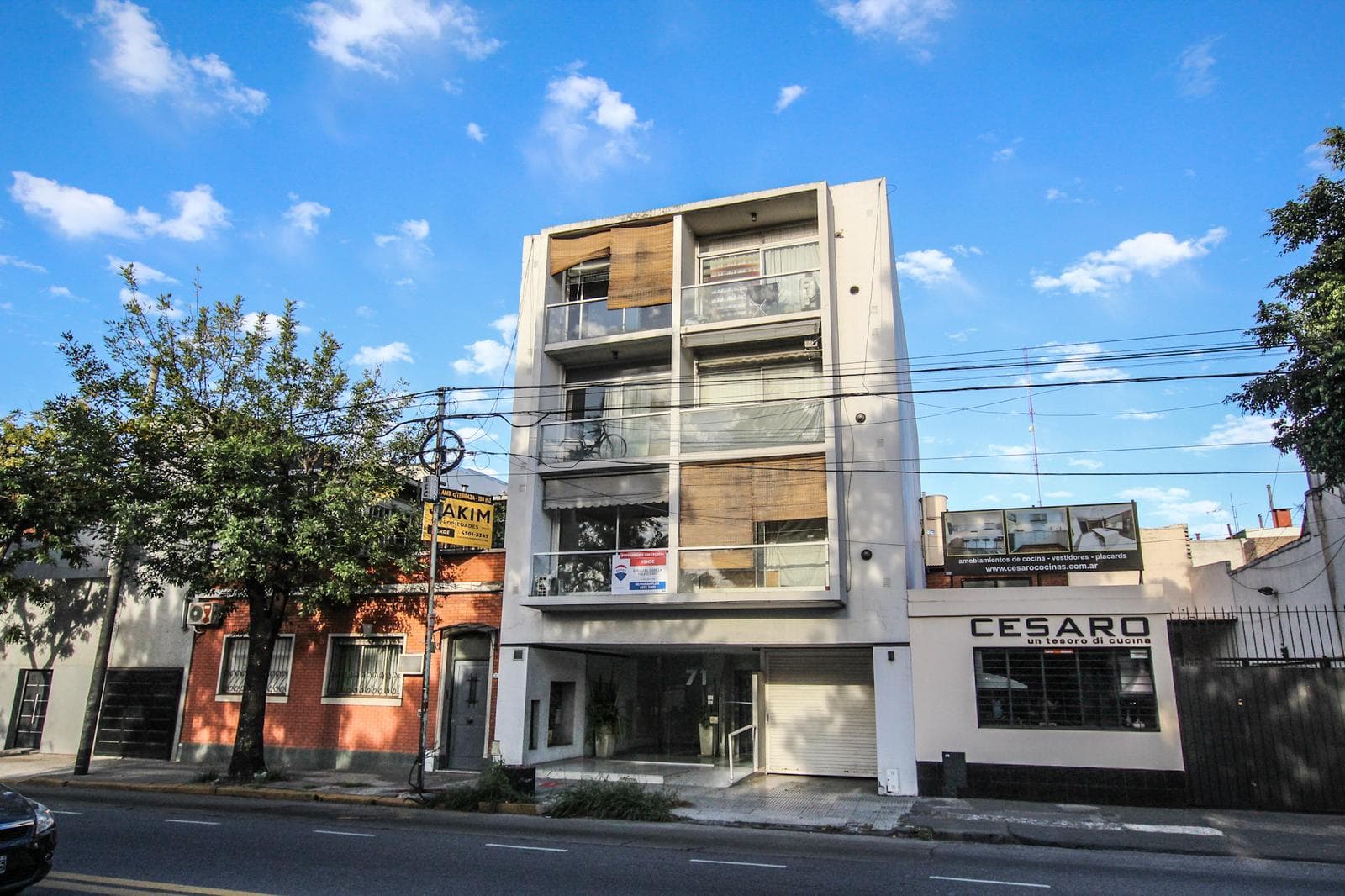 Spacious studio apartment, can be divided into two rooms, with a balcony in Agronomía, Villa del Parque!!!