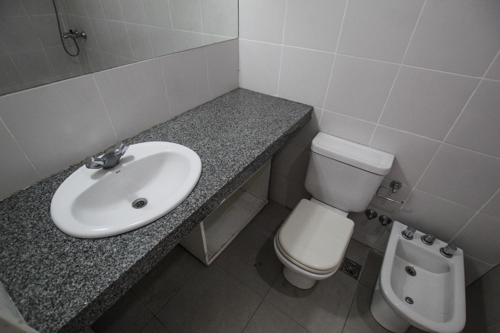 Spacious studio apartment, can be divided into two rooms, with a balcony in Agronomía, Villa del Parque!!!
