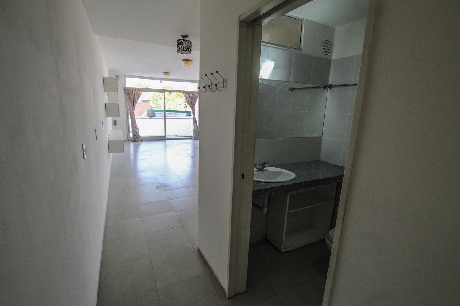 Spacious studio apartment, can be divided into two rooms, with a balcony in Agronomía, Villa del Parque!!!
