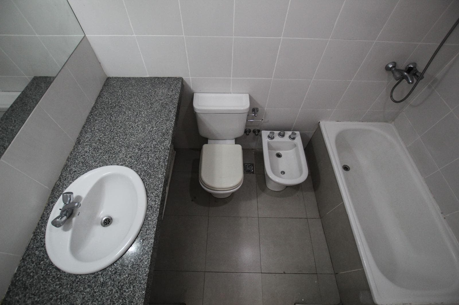 Spacious studio apartment, can be divided into two rooms, with a balcony in Agronomía, Villa del Parque!!!
