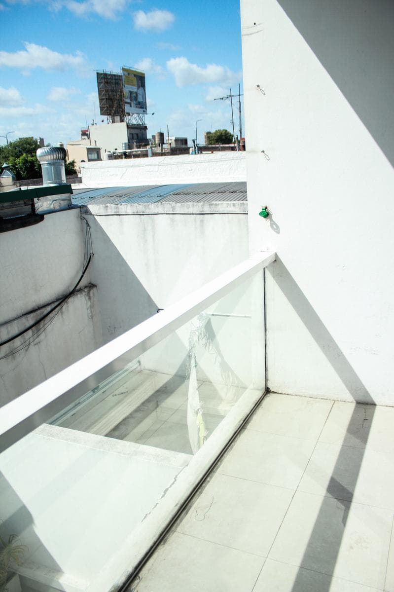 Spacious studio apartment, can be divided into two rooms, with a balcony in Agronomía, Villa del Parque!!!