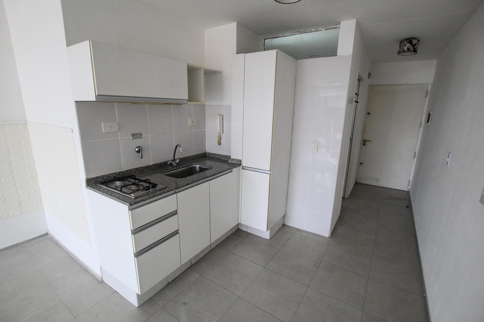 Spacious studio apartment, can be divided into two rooms, with a balcony in Agronomía, Villa del Parque!!!