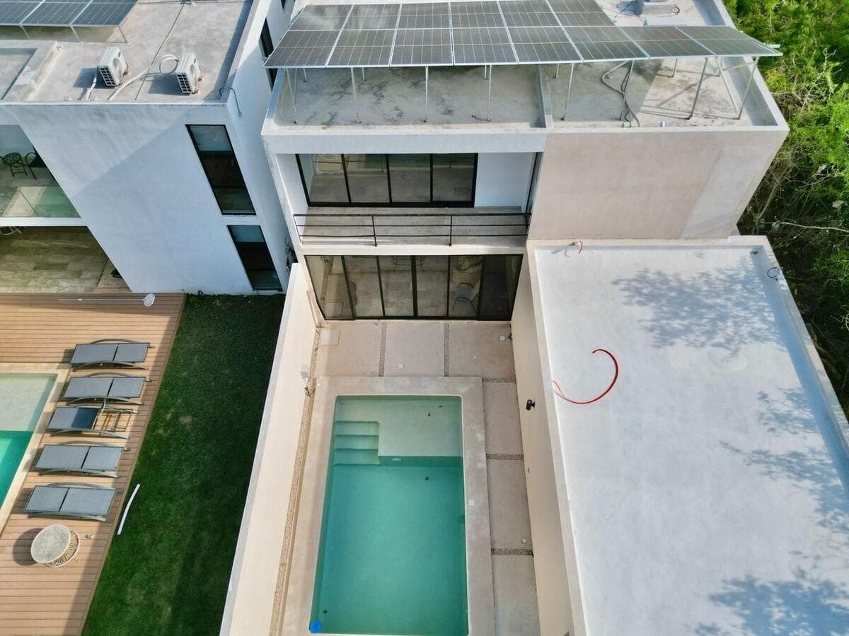 House north of Mérida, DZITYÁ, with 20 solar panels