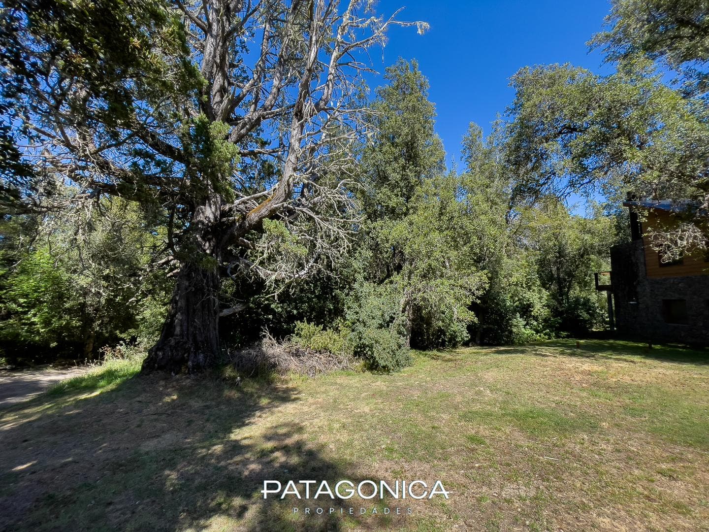 FOR SALE: 1,372 m² LOT, LAS LOMAS GATED COMMUNITY, VILLA LA ANGOSTURA