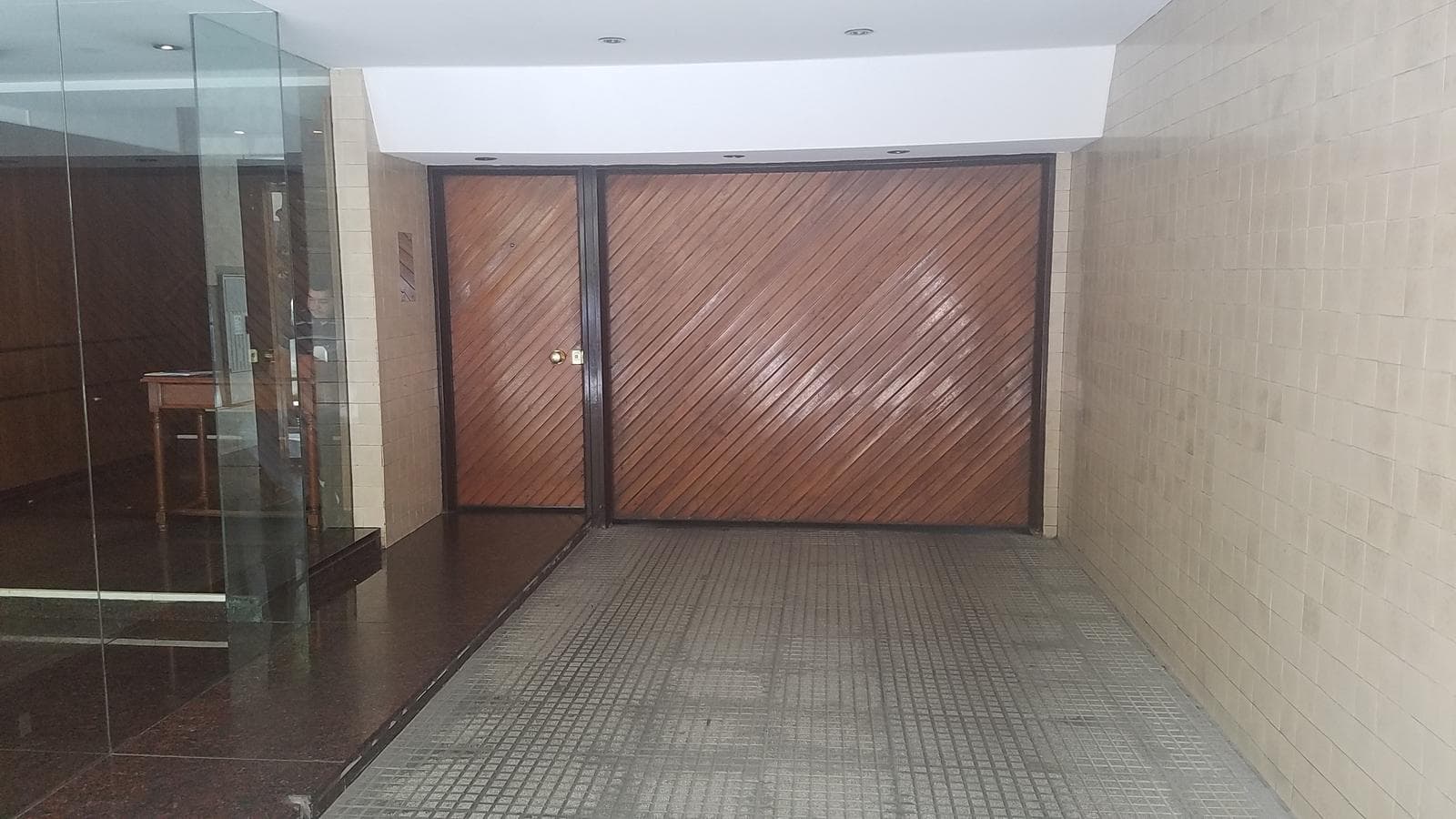 Rivera Indarte y Membrillar - Covered, permanent parking space for medium/large cars. 24-hour security.