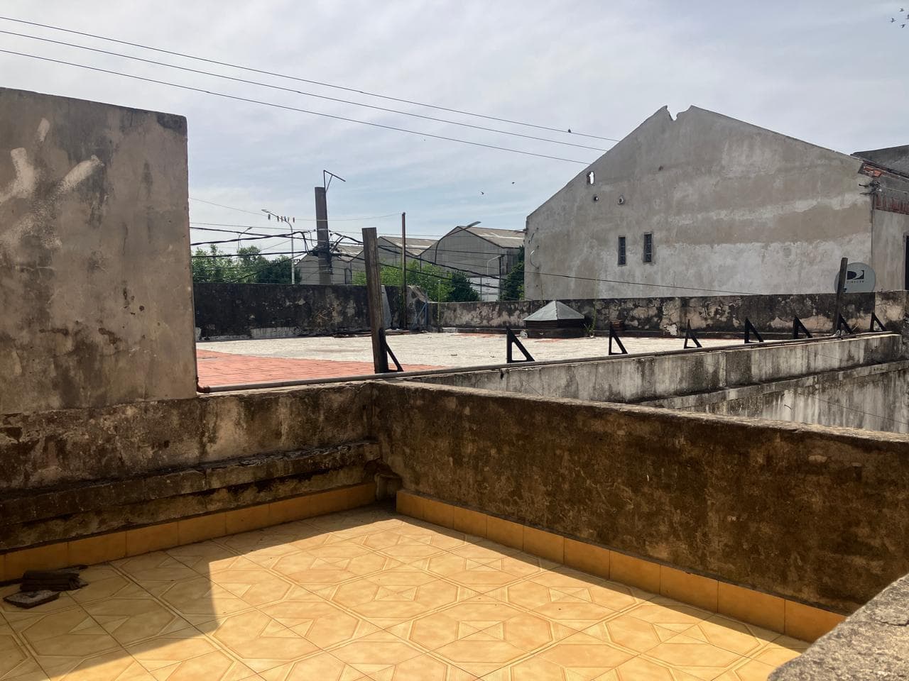 Featured Property: House plus two spacious warehouses for rent or business use