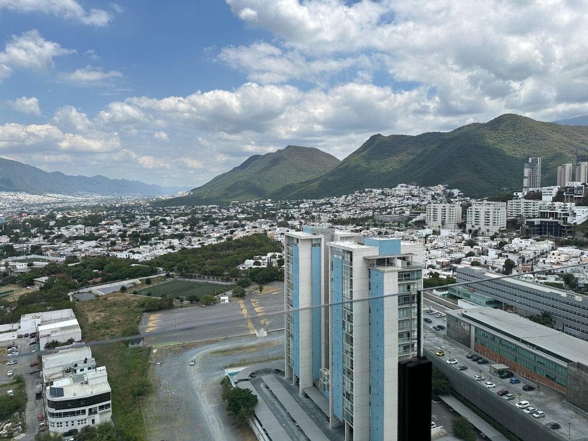 APARTMENT FOR SALE IN THE DEL PASEO RESIDENTIAL COMPLEX IN MONTERREY