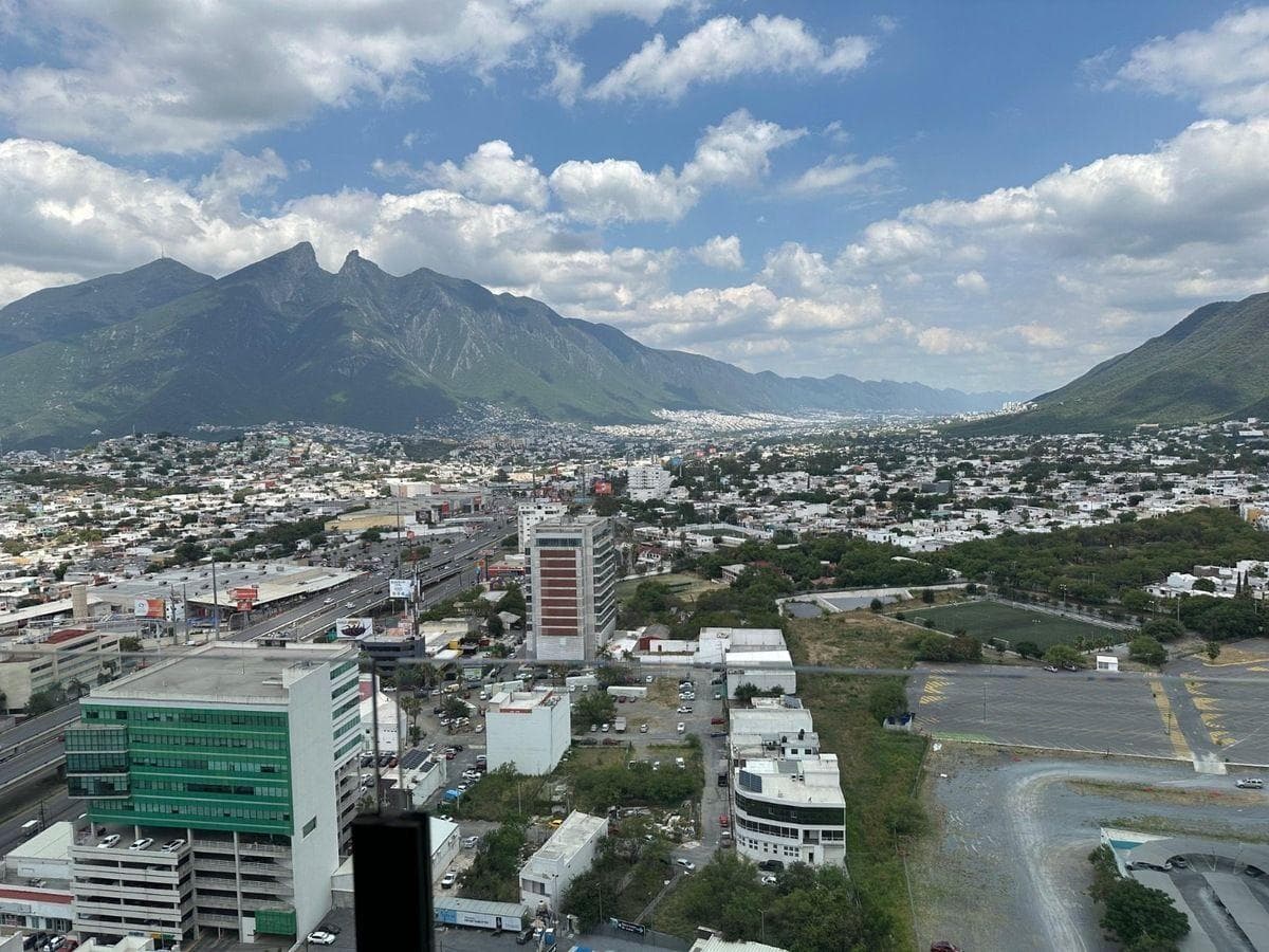 APARTMENT FOR SALE IN THE DEL PASEO RESIDENTIAL COMPLEX IN MONTERREY