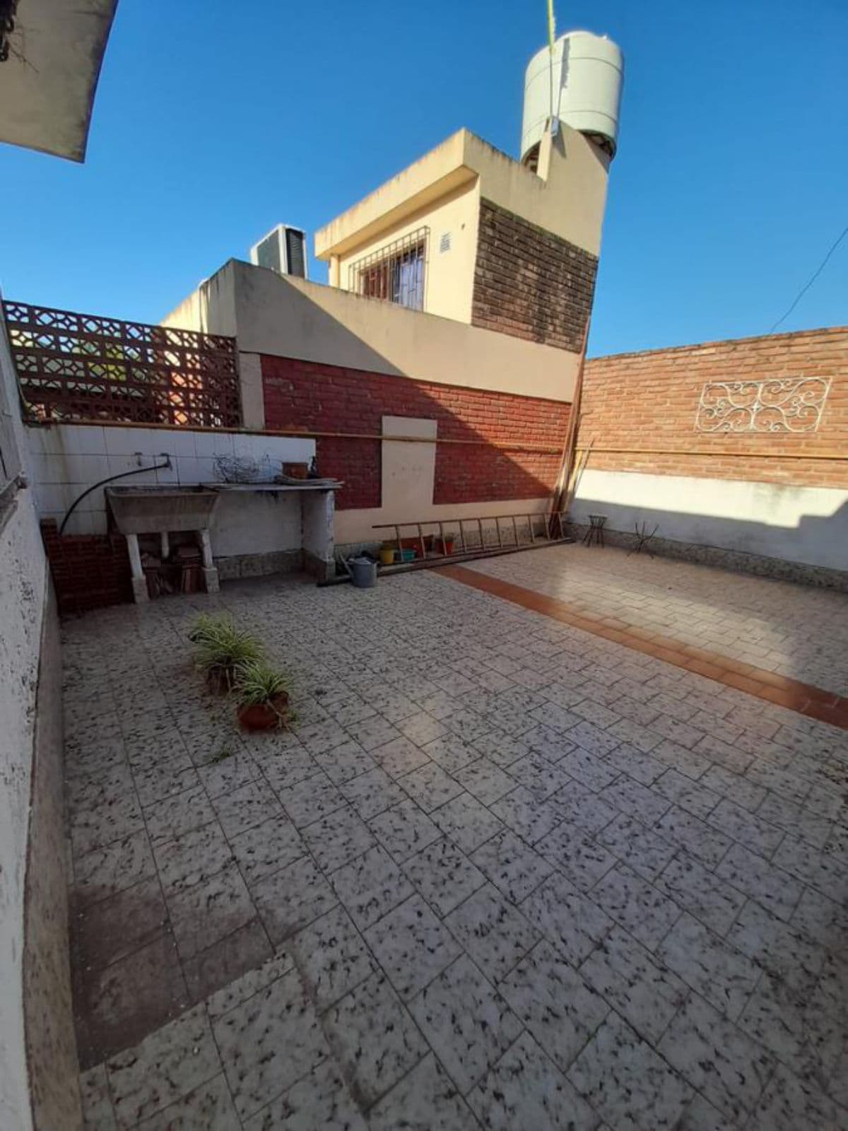 PH 2 dormitorios con Patio en Planta Alta - Barrio Tablada
