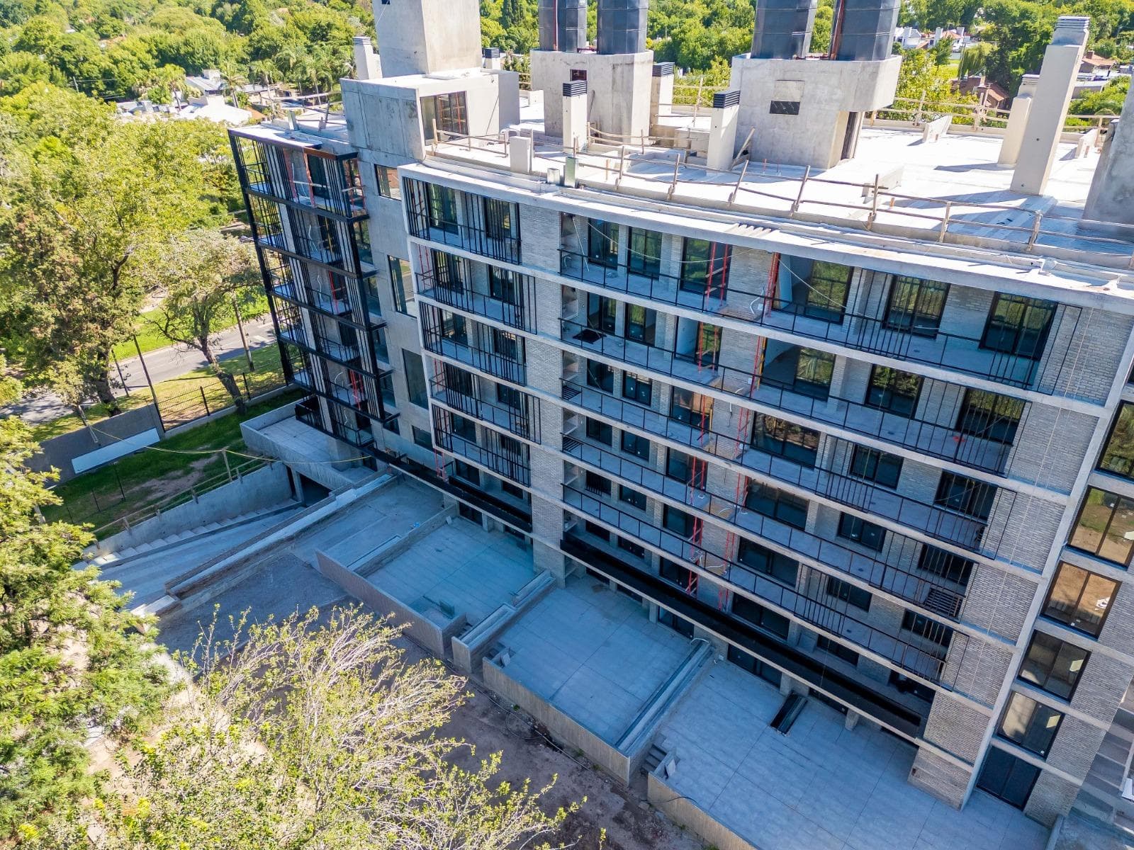 FOR SALE | TRADE - 2-bedroom apartment with a patio and amenities - Fisherton.