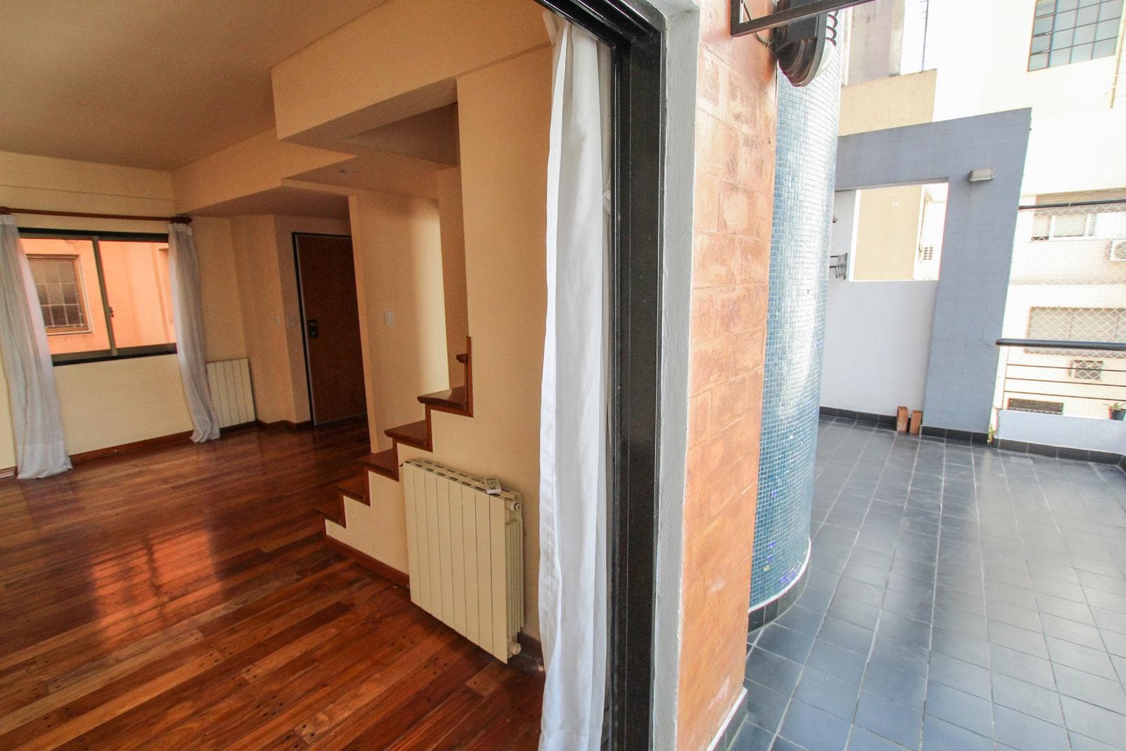 3-room, two-story apartment with a garage in Belgrano—super bright!!
