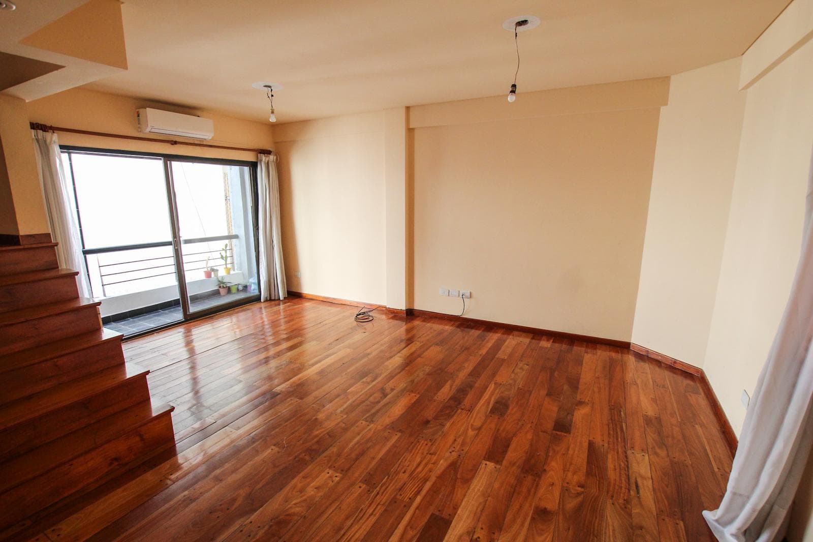 3-room, two-story apartment with a garage in Belgrano—super bright!!