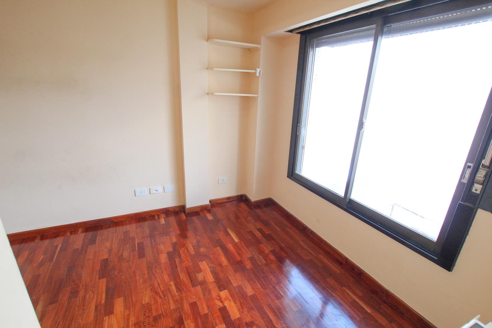 3-room, two-story apartment with a garage in Belgrano—super bright!!