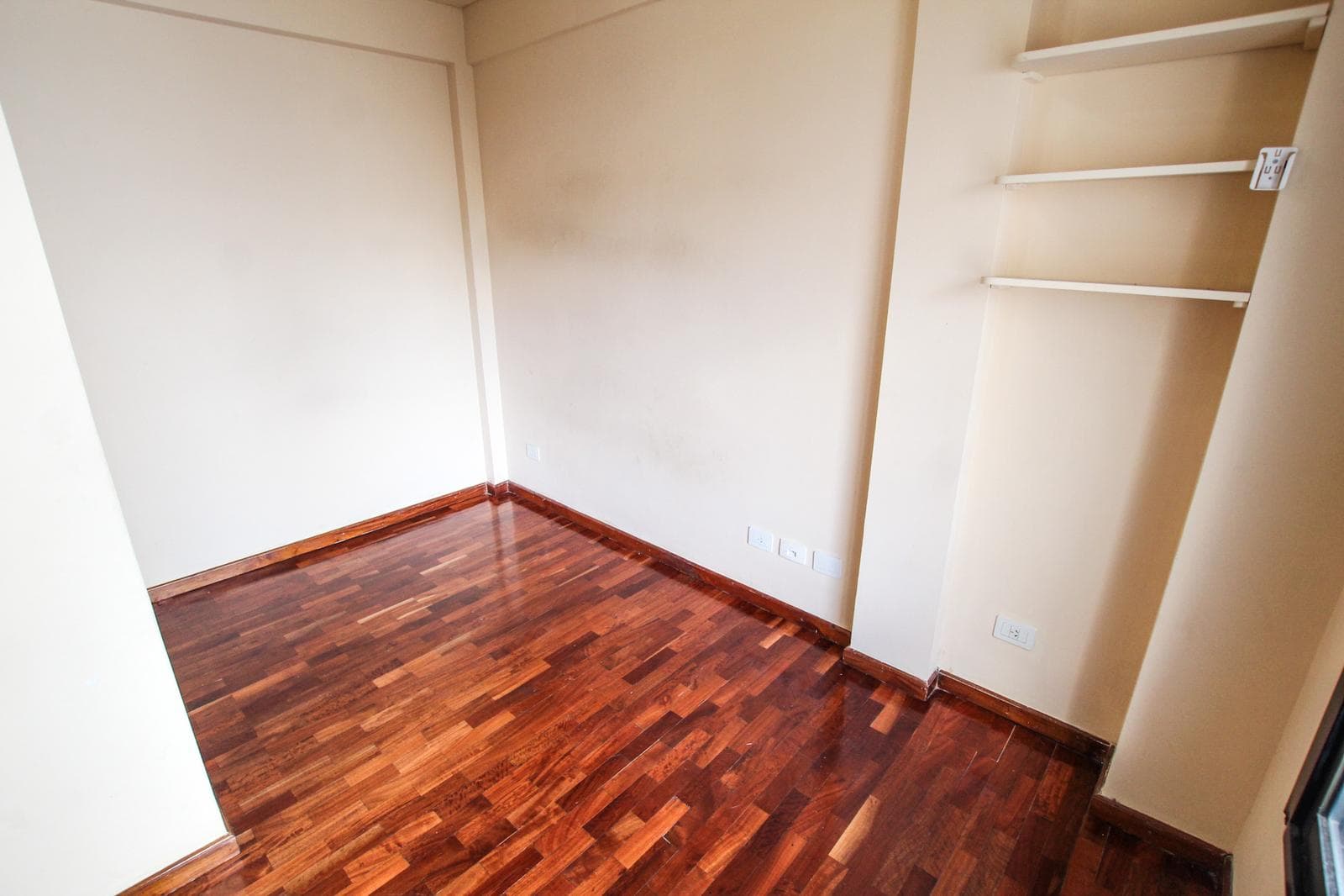 3-room, two-story apartment with a garage in Belgrano—super bright!!