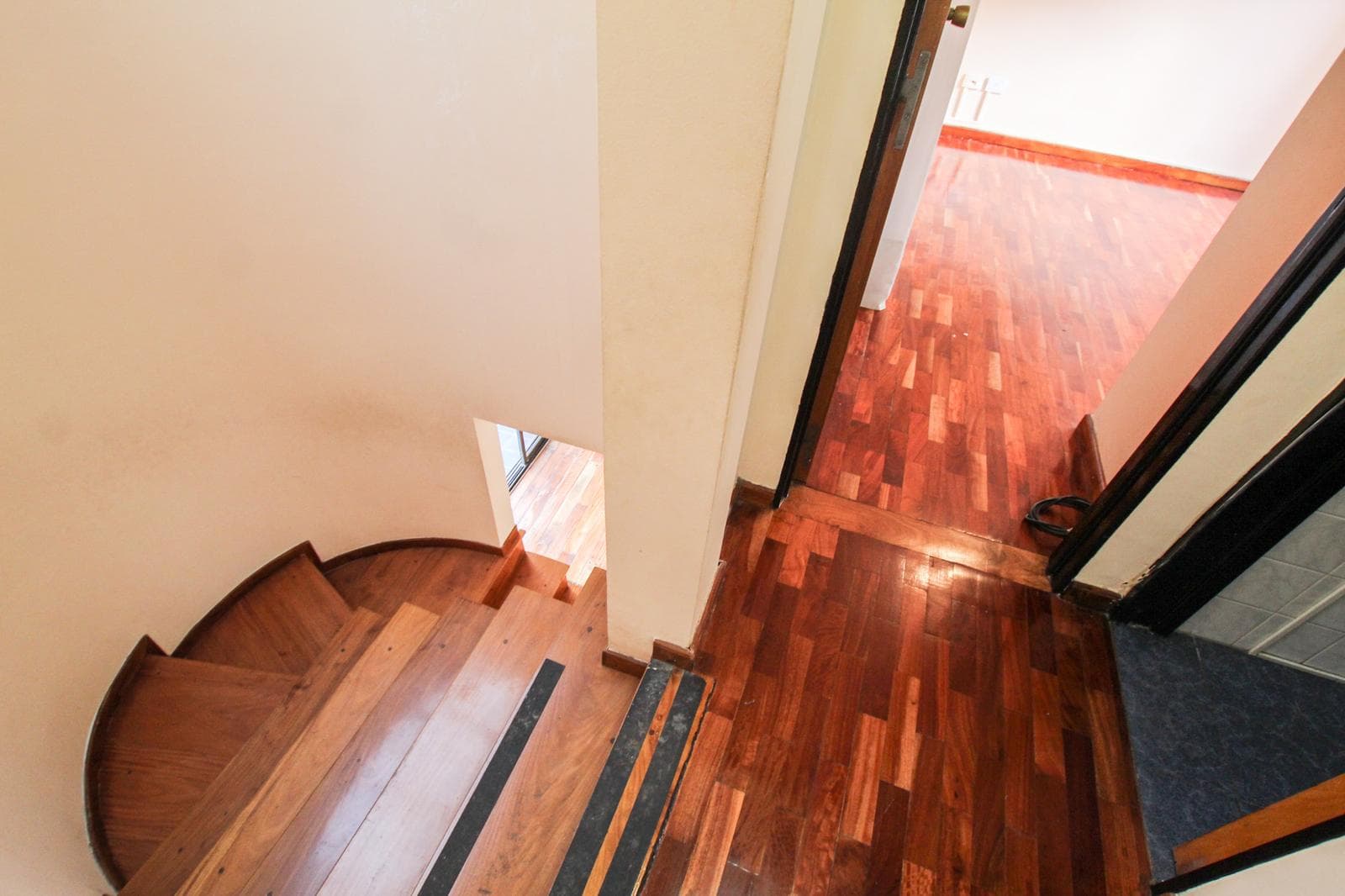 3-room, two-story apartment with a garage in Belgrano—super bright!!