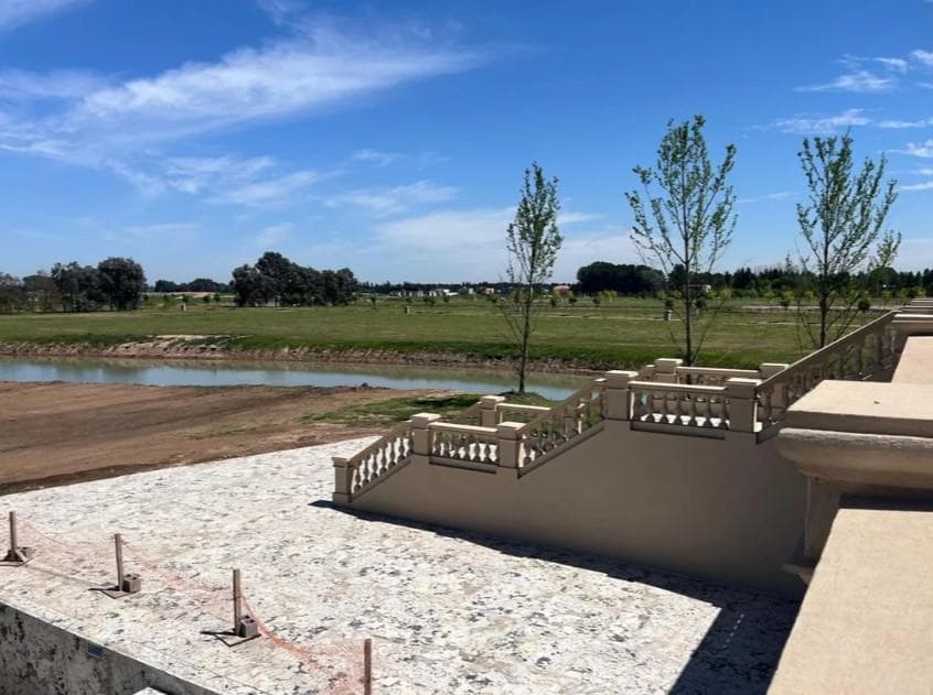Land for Sale Near the Lagoon in Pride Canning